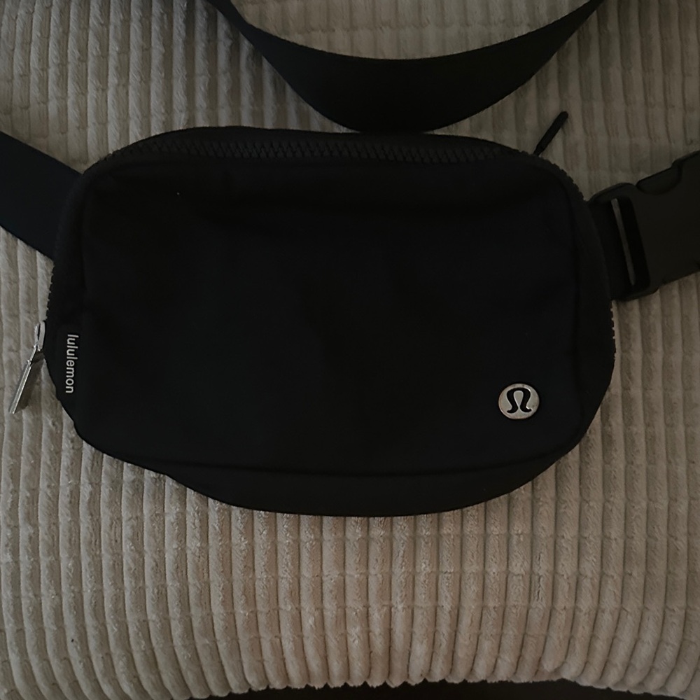 lululemon athletica Black Waist Pack - Streamlined Hands-Free Carry